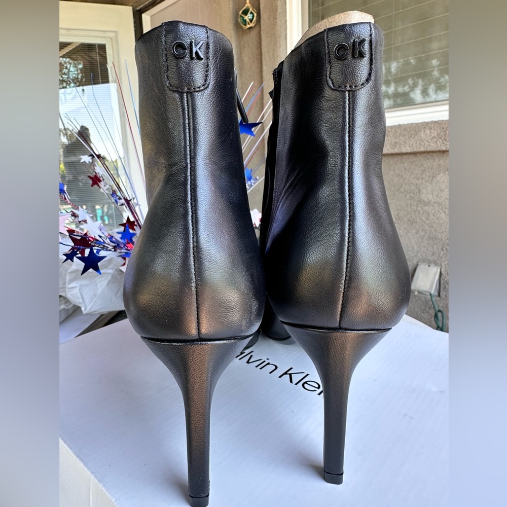 NEW! Calvin Klein Senly Boots - Picture 6 of 6